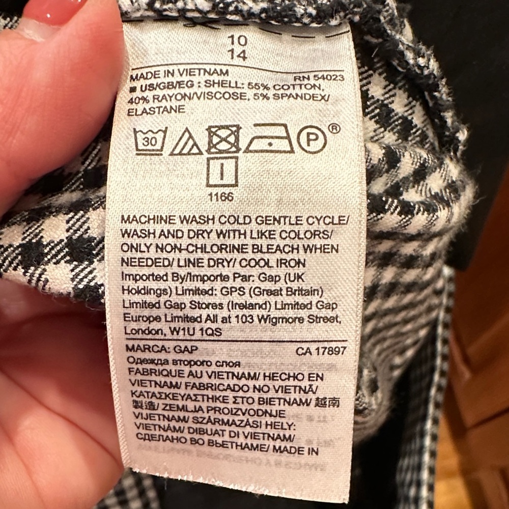 GAP Black and‎ White Checkered Ankle Pants - Picture 5 of 5